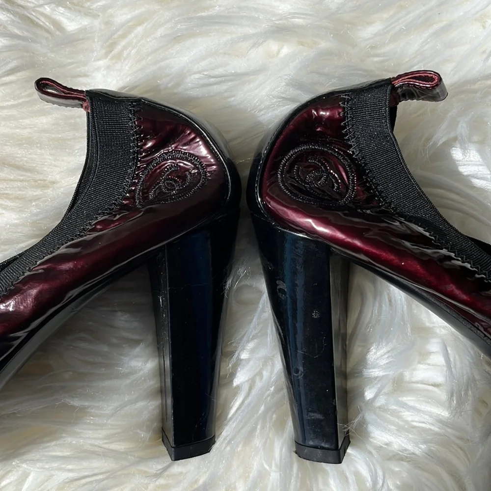 Authentic Chanel Black/Burgundy Patent Leather Scrunch Block Heel Pumps - Picture 10 of 16